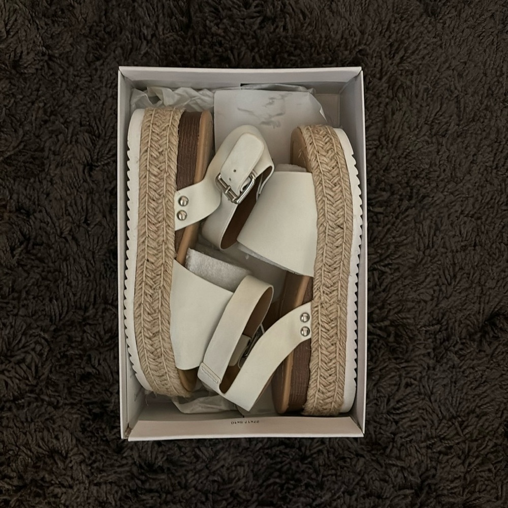 Brand NWOT soda sandals